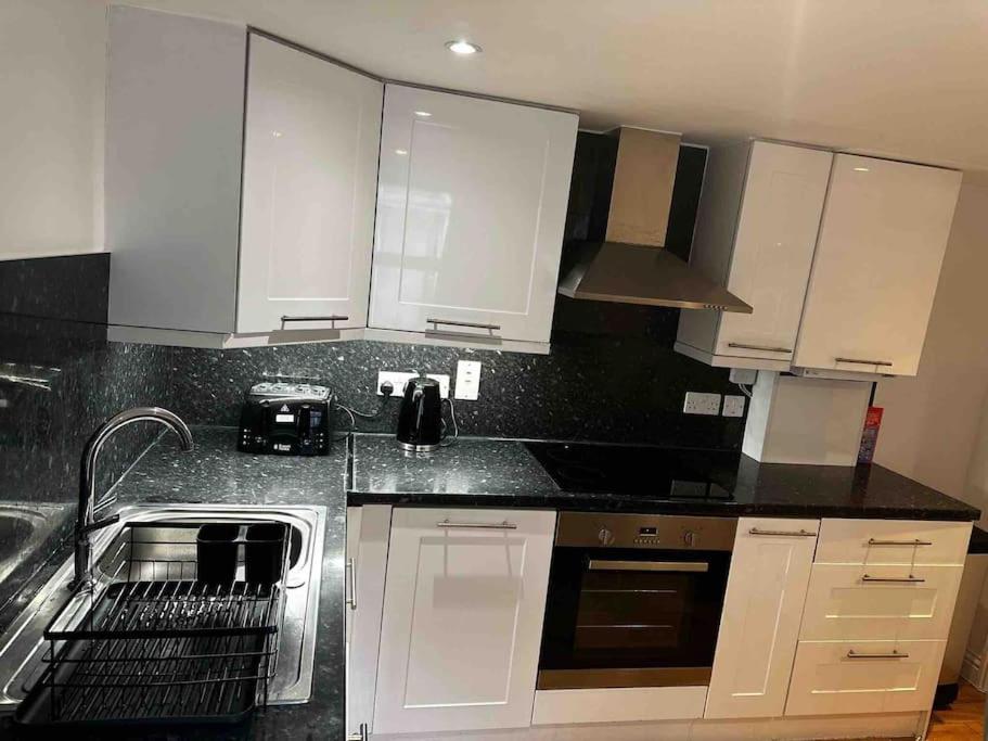 شقة Amazing 2Bed2Bath Edgeware لندن المظهر الخارجي الصورة